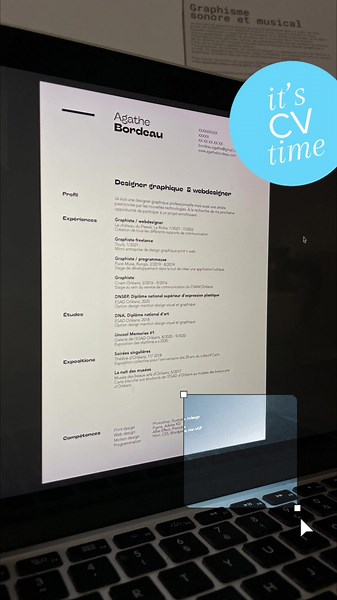 Graphic Designer CV Portfolio Showcase