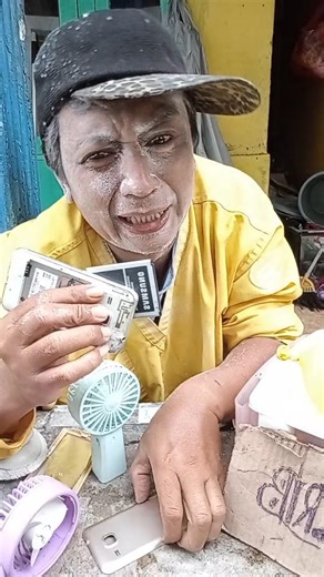 If you hit this phone, it won't break #comedy #shorts #viralvideo