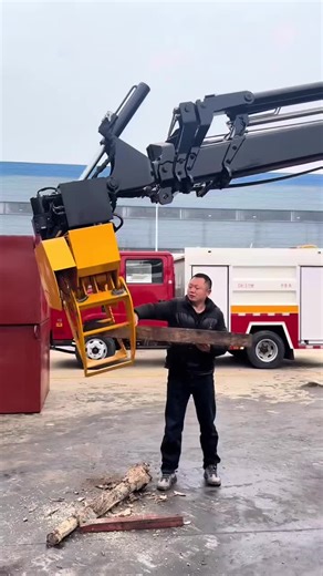 Innovative Truck-Mounted Cranes for Sustainable Waste Collection