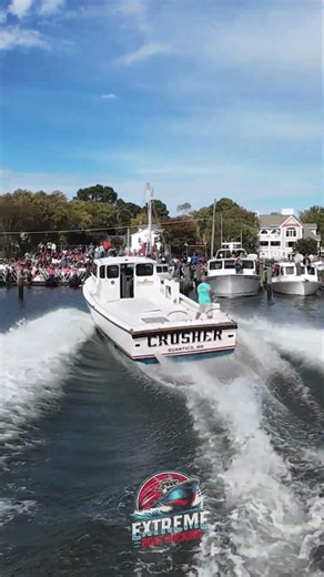 Extreme Boat Docking everyone gets SOAKED!