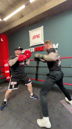 ✅Slip off the center line with a feint step → attack🥊Смещение через ложный шаг атака🥊 #boxer #pro #gym #boxing #motivation