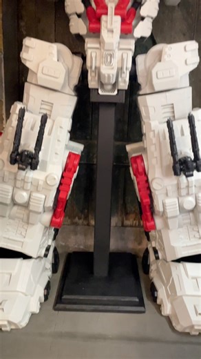 Yo, people. I now have a file for you guys to download for 3D printing a stand for the W-Resources Metroplex. Link in the comments. #autobots #decepticons #transformers #transformersg1 #robotsindisguise #morethanmeetstheeye #metroplex | The Reflector Files