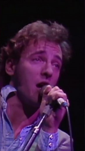 Bruce Springsteen at 32: Rock Star in His Prime 🎸🔥 | Studio 10