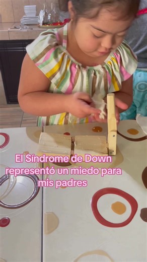 El Síndrome de Down es una discapacidad que cuando tú recibes la noticia por primera vez siénteste un bote de agua fría te cae en tu cuerpo y que no sabes si lo vas a lograr, pero el tiempo, Dios y las ganas de haber desarrollado a tu hija, te hacen salir adelante #cocinando #disability #autism #discapacidad #cooking