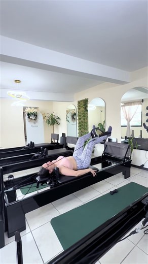 Entendí que el movimiento sana ❤️‍🩹. Hoy el movimiento es parte de mi vida, no por cómo me hace ver, sino por cómo me hace sentir. Porque me recuerda que sigo aquí, que puedo avanzar a mi ritmo y que cuidar de mí también es una forma de amor ✨ #conocepilatesreformer #teesperamos❤️ #pilatesxalapa