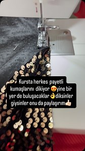 Payet kumaşlarımız için 14 numara makina iğnesi kullandık makina iğnelerini kırmıyor ama overloğu hızlı çekerseniz kırılır #sewing #pratikdikiş #kesim #payetlikumaşdikimi #kumaş | Serpil Genc
