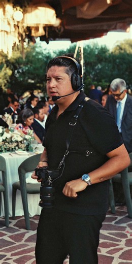 Si buscas una forma más profesional de comunicarse con su equipo durante una boda o producción @COMICA AUDIO es la opción, te dejo el link de compra en mi perfil, utiliza mi código “FELIZ6” y recibe un descuento directo en tu compra. #comica #boda #fotografo #comicaseekcoms1 #fotografodebodas