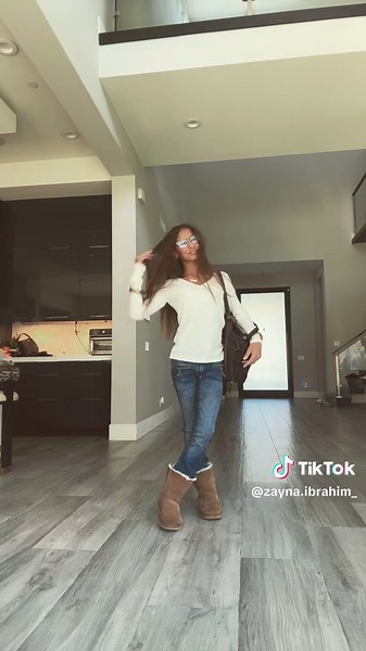 tall uggs season 🍁 #autumn #uggseason #fallfashion #2000s #fyp