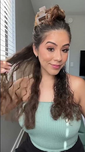 Trying the ✨NEW✨ Dyson Airwrap Multi-Styler on Curly Hair