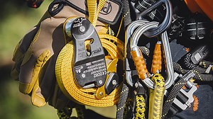 Videos - Petzl : How to Install and Retrieve the New EJECT Friction Saver | Petzl USA
