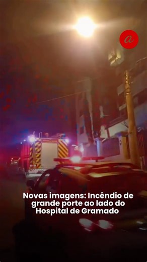 Gramado Acontece on Instagram: "🚨 NOVAS IMAGENS mostram a chegada dos Bombeiros ao local do incêndio que acontece nesta madrugada de sábado, dia 17 de janeiro de 2026, em área de mata ao lado do Hospital São Miguel de Gramado. As chamas iniciaram por volta das 02 horas da manhã e se alastraram com força chegando próximo de prédios residenciais e da lateral do Hospital pelo lado do Estacionamento. O trabalho de contenção das chamas acontece em toda a quadra entre o Parque Knorr e o Hospital de G