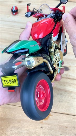 Amazing Realistic Working Racing Motorcycle Toy Model