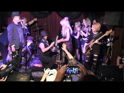 Al TeMan / Leslie Knauer / Micky Dolenz On-Stage at the MINT - musicUcansee.com