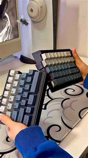 Is this keyboard BROKEN or what?! 🤯⌨️ #keyboard #satisfying #funny #viral