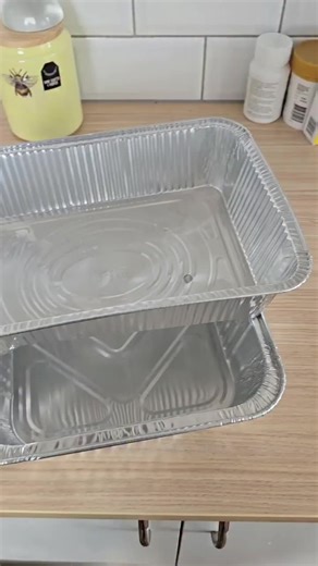 REPOSTING BY POPULAR DEMAND How to easily filter beeswax in your own home You will need: 2 Aluminum foiltrays Sticks (optional) Chux cloth or equivalent for filtering Oven at approx 60°C (140°F) Old beeswax And TIME! This process is simple but very slow. You must NEVER leave your oven unattended when melting wax because wax is highly flammable 😬 As the wax melts you can keep loading it up with more old wax so it's a continuous process Feel free to ask questions 🥰 Happy wax melting everyone 😁 