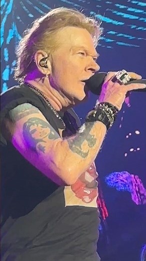 This Close-Up of Axl Rose Singing “Live and Let Die” Is Unreal