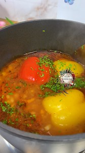 Ciorba de ardei umpluti. Reteta ciorba 1 ceapa 2 morcovi 1 pastarnac 1/3 telina 3 l apa sare piper bors 200 gr rosii patrunjel Ardei umpluti 2 morcovi 2 cepe sare 150 gr sos de rosii zahar 350 gr carne tocata 2 maini de orez | Ella Cooking