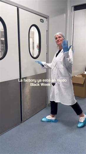 ¡MAÑANA ES EL DÍA! 👀 ⏰ Ya solo faltan horas para poder disfrutar de un -40% de descuento. Y en la Freshly Factory ya se siente: producción al máximo, manos que no paran y sobre todo ¡muuucha ilusión! 👉🏼 ¡Últimas horas para conseguir el -5% EXTRA! Link en la BIO. ¿Qué Freshly vas a reponer esta Black Week? ✨