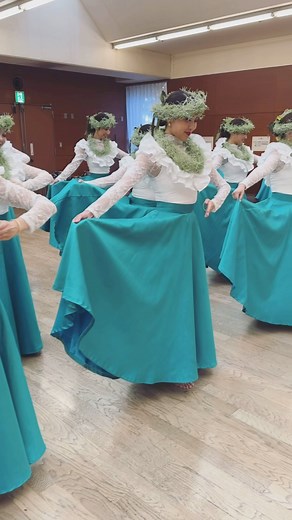【公認】Halau kawaiola I Ka Hikina on Instagram: "Aloha🌺 mahalo🫶❤️ ・ @hula_kawaiola @kawaiola.kichijoji ・ #hula #huladance #フラ #フラダンス #ダンス #dance #liveperformance #生演奏 #music #japan"