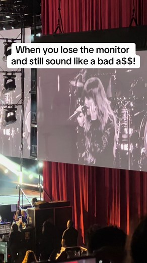 Kelly Clarkson Rocks Since You Been Gone without a Monitor at Atlantic City Show