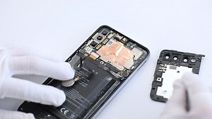 UMIDIGI A5 Pro teardown video - triple camera and walnut killer revealed