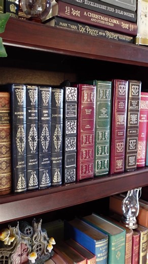 A Court of Thorns and Roses Leatherbound Edition