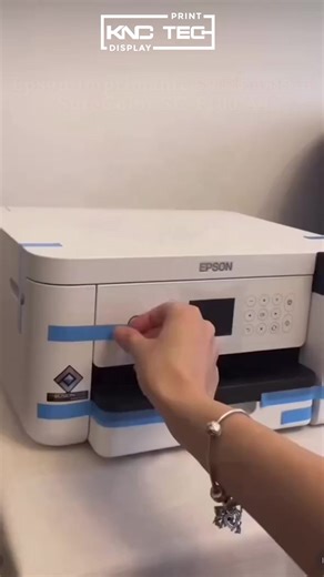 🔥 باغي تدخل لعالم الطباعة الحرارية؟ Epson SureColor SC-F100 هي البداية الصح ✔️ ألوان ثابتة 🎨 طباعة دقيقة 💎 خدامة بزربة وساهلة فالاستعمال سواء مبتدئ ولا محترف… هاد الماكينة غادي تعاونك تطلع بمشروعك للمستوى عالي 🚀 📩 سولنا دابا 📞 تواصل معنا وخد الاستشارة ديالك ⏳ الفرصة ما كتسناش! #sublimation#sublimationmaroc #epsonscf100 #Epson #epsonprinter #مشروع_ناجح #طباعة_احترافية #الدارالبيضاء #morocco | Aymen TechnicoCommercial KNCtec
