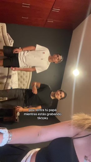 por favor vean como se sientan cuando llega su papá JAJAJAJAJAJAJ @Vaal.p.a @José Ángel @Jose Luis Santander Alcantar