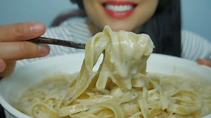 ❤️SAS❤️ | ASMR EATING SOUNDS. Cheesy Alfredo. As to so many requested “Please do soft squishy pasta sounds”. Here it is. Link in bio 👆🏻. Do you... | Instagram