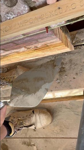 Bricklaying Tip: Laying a Soldier Brick with Weep Vent! #bricklaying