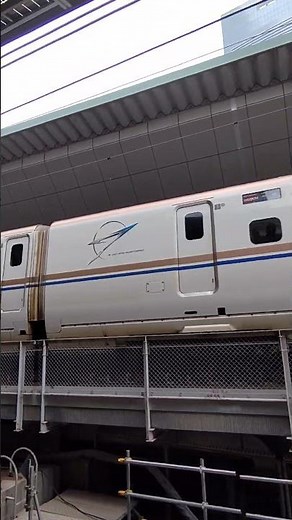 🚄【東京駅】青と金の新幹線！北陸新幹線E7系・W7系が発車✨