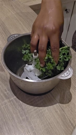 Let's cook dinner 🍽 😋 #foodvlog #healthyfood #shorts #youtube #momlife #cooking #spinach #recipe