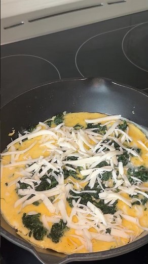 Fluffy Spinach Omelette 😍 Quick, Cheesy & Perfect for Breakfast!