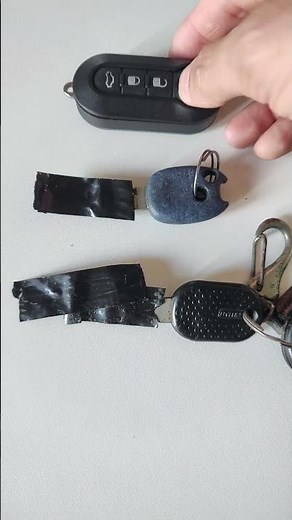 Explaining how to change your car key to a flip key.