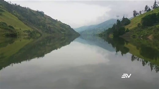 #Televistazo | 📌La erosión regresiva del río Coca, se sitúa a 3.6 kilómetros de la captación de la hidroeléctrica Coca Codo Sinclair. Ese comportamiento natural se mantiene durante 260 días. 🗓️En sus últimos días como ministra, Inés Manzano aceptó provisionalmente el dique permeable, construido a 7.8 kilómetros del embalse de captación, un sitio que la erosión ya superó.🎙️ @higuerahernanMás detalles en https://t.co/PgjOzH7SSk 💻