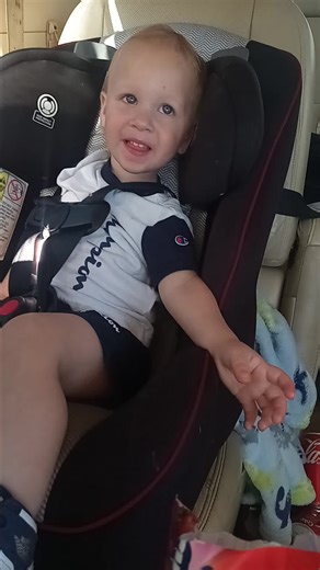 just playing around in the car I love him so much I don't get to see him a lot so when I'm with him I have to get at least 1 video to post 😂😆