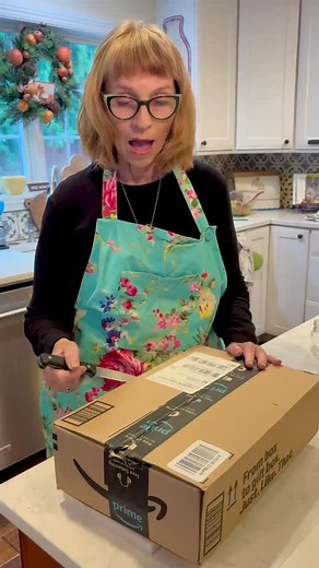 Feeling alone? No one should feel that sad. It can come in seasons. My book Never Alone: Stories of Invitation and Connection can help. To give you tools, joy and connection. You won’t feel so alone in feeling alone. #neveralonebook | Welcome Heart