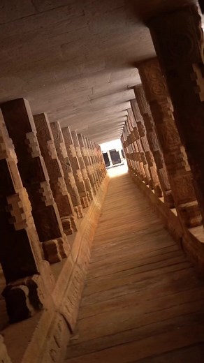 The Thanjavur Brihadeeswarar Temple is one of the unsung world wonders with many unknown architectural secrets that still keeps devotees excited after a 1000 years. Boundless wonders exist inside the Thanjavur Temple, making it one of the most attractive tourist places in Tamil Nadu. The structure is a true testament to the advanced architectural wisdom of the Chola Kingdom🛕 #Thanjavur #BrihadeeswaraTemple #Cholas #Architecture #TamilNadu #SouthernSojourn #SouthIndia #TemplesofIndia #IshaSacred
