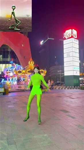 Discover the Fun of Being Green! 🌿👾 GreenAlienDance