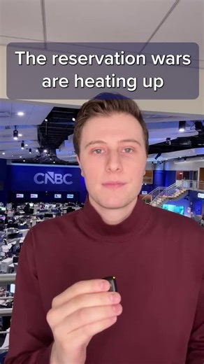 The battle to bring restaurant reservations online has been brewing for more than a decade between Resy and OpenTable. Now DoorDash, UberEats and credit card partnerships are ramping up the market share grab. Find the full report: cnb.cx/4cfga4v | CNBC