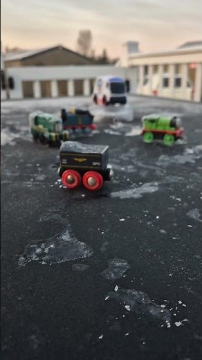 Thomas toy train stuck on the ice #thomasandfriends
