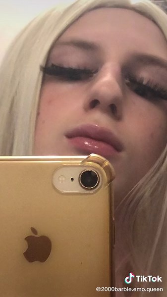 Bimbo Fashion Trends Inspired by the 2000s