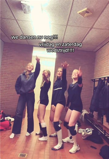komen we op de laatste plek te staan?? #strijdendtenondergaan #svh #wedstrijd #letsgo #volleybal