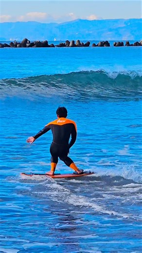 Spinning into a barrel. スキムボードテクニック #skimtricks #skimboarding