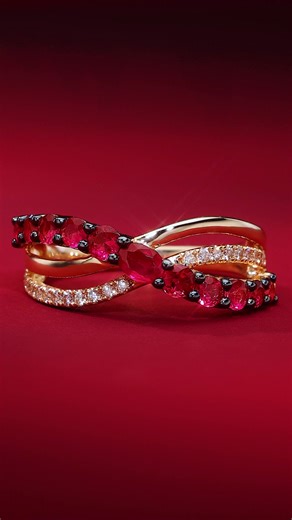 A shimmering ribbon of Nude Diamonds accent Passion Ruby gemstones for a pairing that feels undeniably irresistible 😍💎 @jared.jewelers #NudeDiamonds #RubyandDiamonds #DiamondRing