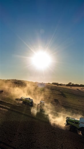 22K views · 806 reactions | Big combines in thinnest format are going wild. 朗 #claas #combines #lexion #format #thin | CLAAS | Facebook