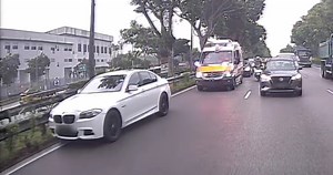 'Where did this driver get his license?' Car stops along expressway to let ambulance pass, sparks online debate