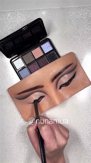 Cat eye eyeshadow look