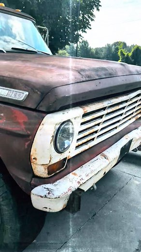 Puttin in work and lookin good doin it 😎 #fordtrucks #f100 #4x4 #builtnotbought | Fed Up Fab