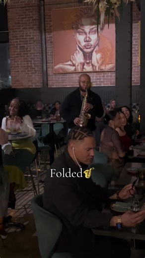 seyi_sax (@seyi_saxophone)’s video of Playing Saxophone